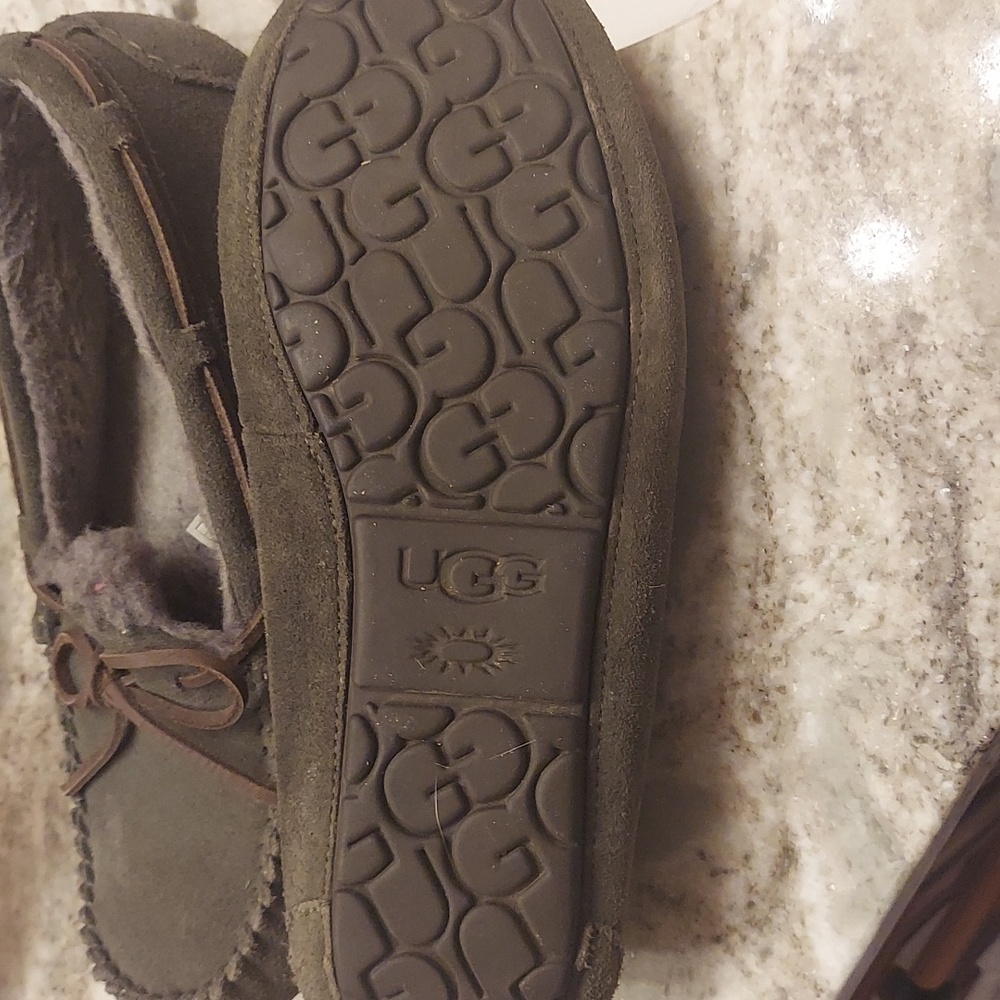 UGG Olive Suede Loafers Men Size 10 Slippers Shoes Moccasins Cabincore - Picture 2 of 3